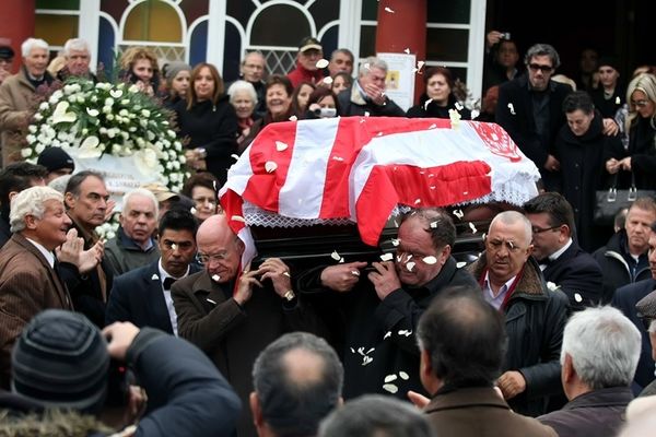 Το «ύστατο χαίρε» στον Τάκη Συνετόπουλο (photos)