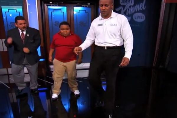 Ρεσιτάλ χορού και σε εκπομπή απ' τον πιτσιρικά και τον σεκιουριτά (Video)