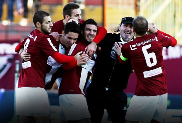 Λάρισα: Το πάρτι με τον Οδυσσέα Κορδελιού (photos)