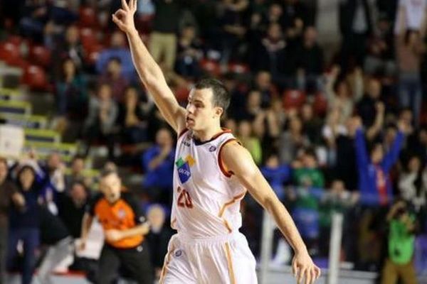 Ρόμα: Το έβαλε από το… σπίτι του! (video)