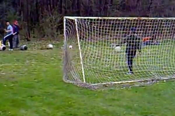 Σλοβενία: Προπόνηση τερματοφύλακα με… φωτιές! (video)