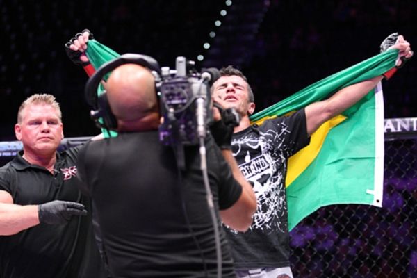 XFC 27: Τίτλο ο Ribeiro, «ζωγραφιά» ο Townsen (GIFs+video)