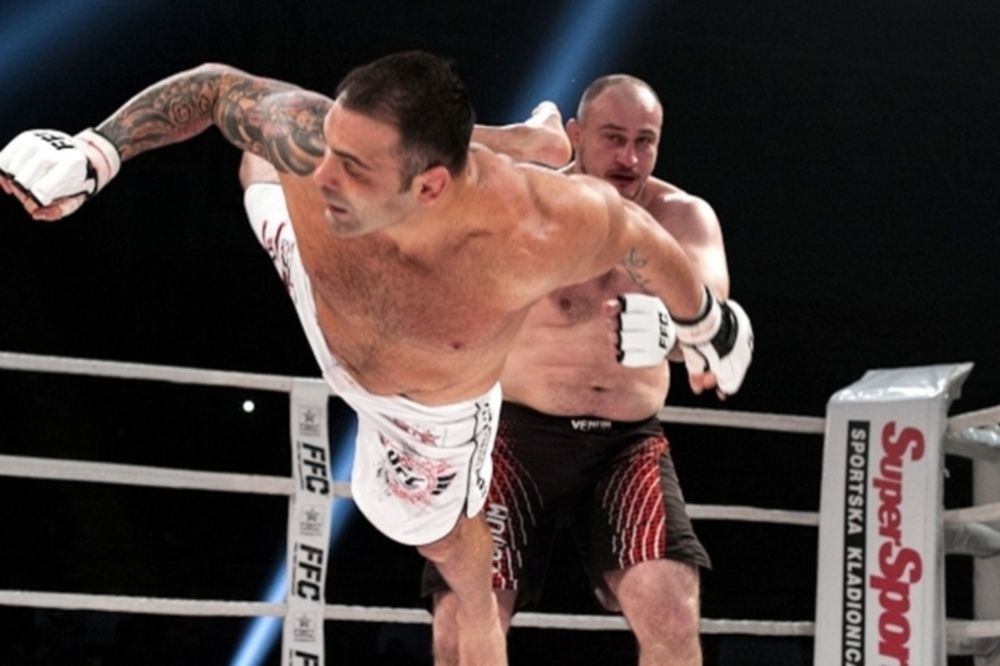 MMA: Ήττα του Μπατζέλα στα Σκόπια (videos)
