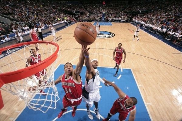 Μιλγουόκι Μπακς: Με Αντετοκούμπο το Top 10 (video)