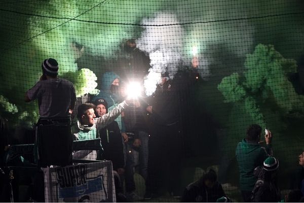 Γήπεδο στ' αστέρια, αλά Hawkwind (video)