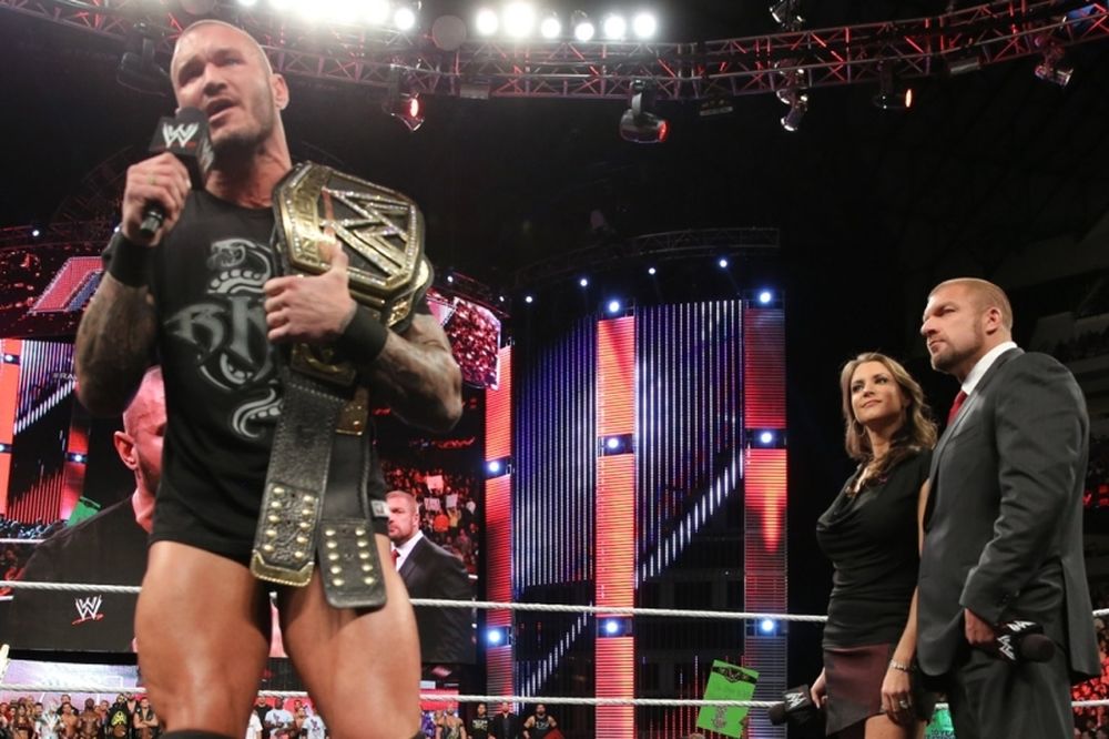 Raw SuperShow: Δεν πρόλαβε να χαρεί ο Orton (videos)