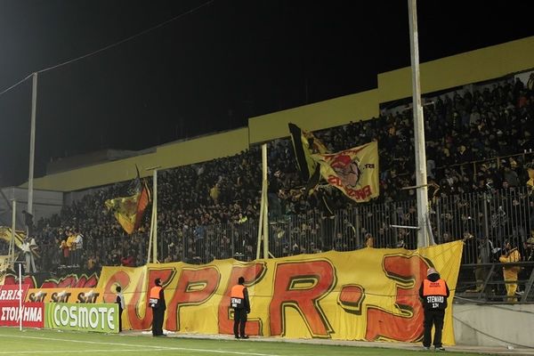 Super League: Στο… σκαμνί τέσσερις ΠΑΕ