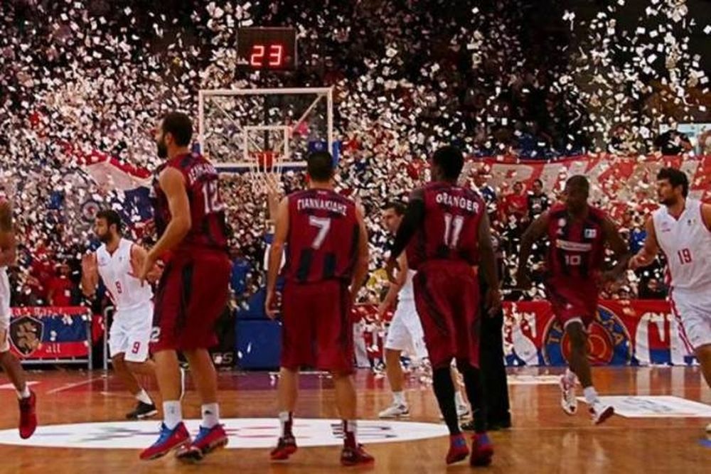 Τρίκαλα: Μοιράζουν δώρα