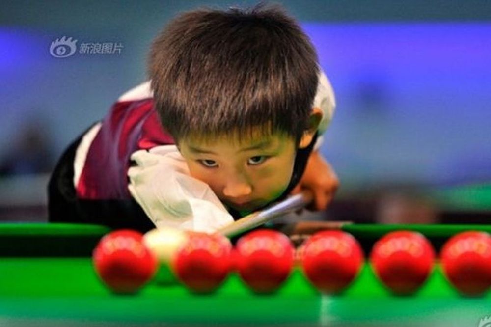 Τρέμε Ρόνι ο' Σάλιβαν! Ο αντικαταστάτης σου στο μπιλιάρδο είναι μόλις τριών ετών! (βίντεο)