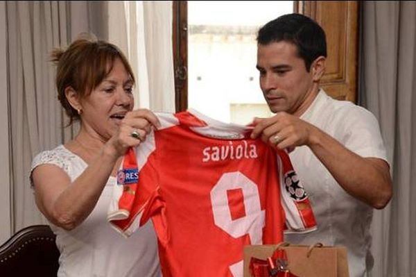 Μοίρασε «ερυθρόλευκα» δώρα στην Αργεντινή ο Σαβιόλα (photos)