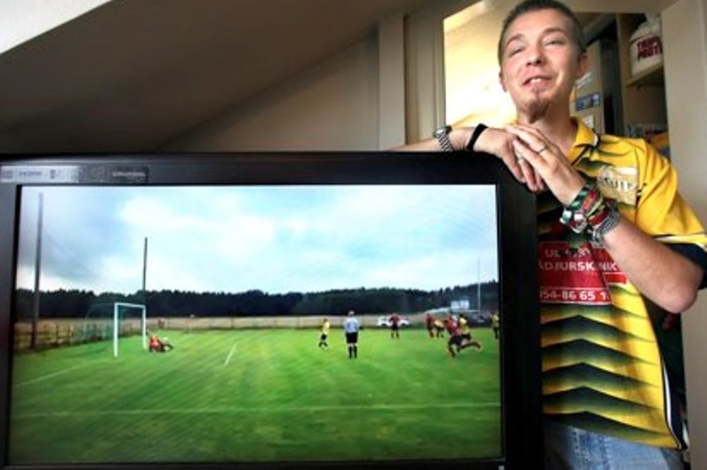 Ο ήρωας του 2013 στο ποδόσφαιρο στο Onsports: «Δεν βλέπω αλλά έτσι σκόραρα!» (photos+video)