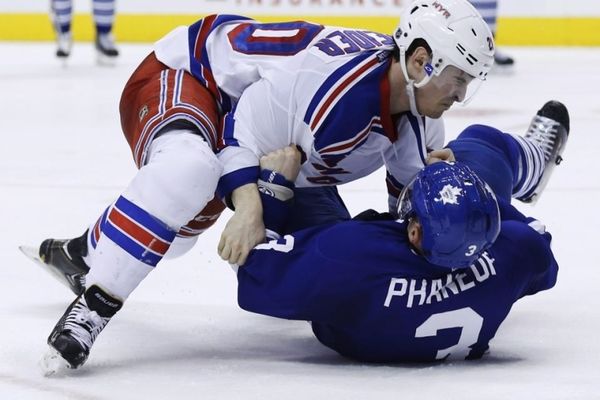 NHL: Γιορτή των Ρέιντζερς με… πόνο για Μέιπλ Λιφς (videos)