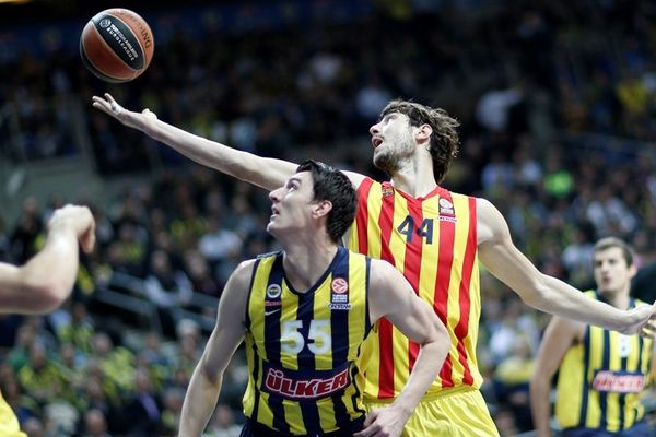 Πέρασε… δια πυρός και σιδήρου απ’ την Πόλη η Μπαρτσελόνα