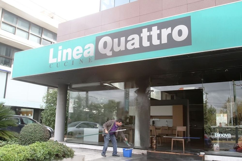 Μολότοφ στο μαγαζί του Νίκου Ζαβλανού (photos)