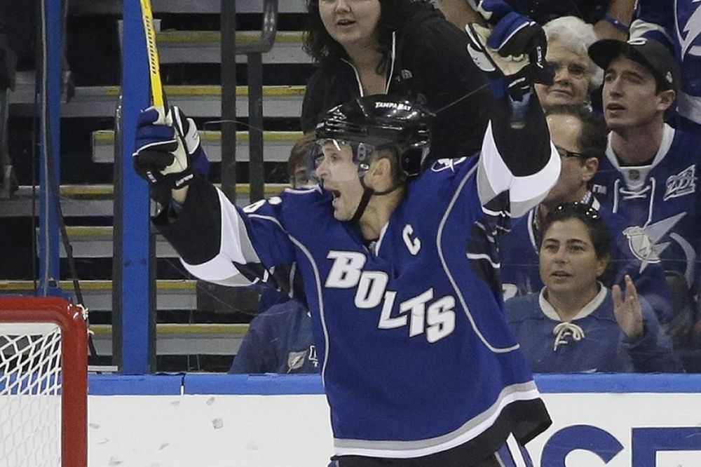 NHL: Δεν ήταν αρκετή η «4άρα» του St. Louis (videos)