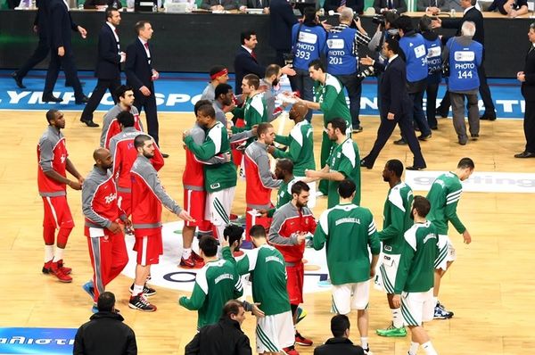 Παναθηναϊκός – Ολυμπιακός: Οι αγκαλιές (photos)