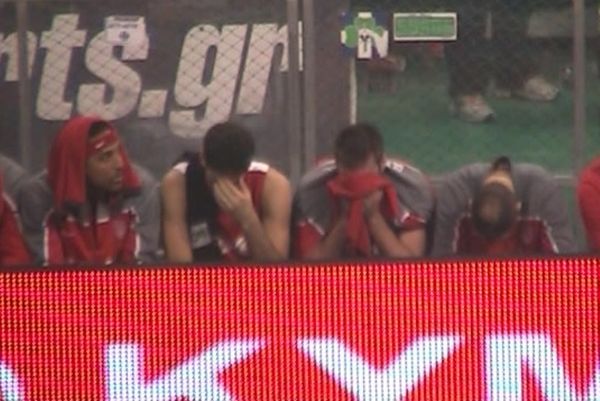 Onsports TV: Με σκυμμένο κεφάλι (video)