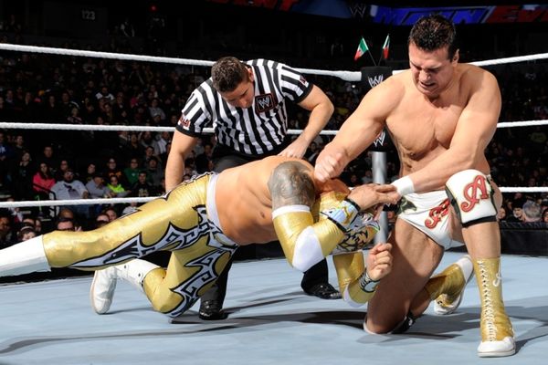 Main Event: Συνέχεια με Sin Cara για Del Rio (photos+videos)