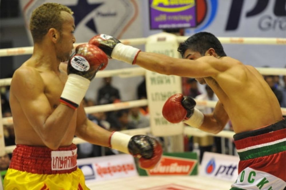 Μποξ: IBF Flyweight Champion o Ruenroeng (video)