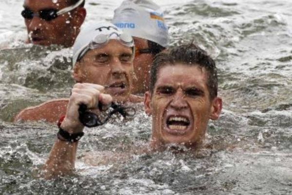 FINA: Στην Παταγωνία Γιαννιώτης, Αραούζου
