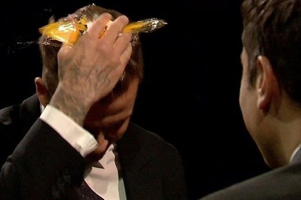Αυγά… στον Ντέιβιντ Μπέκαμ! (photos+video)