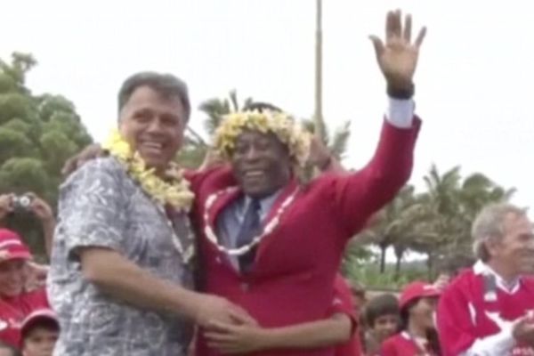 Πελέ: Τι έκανε στο Νησί του Πάσχα; (photos+video)