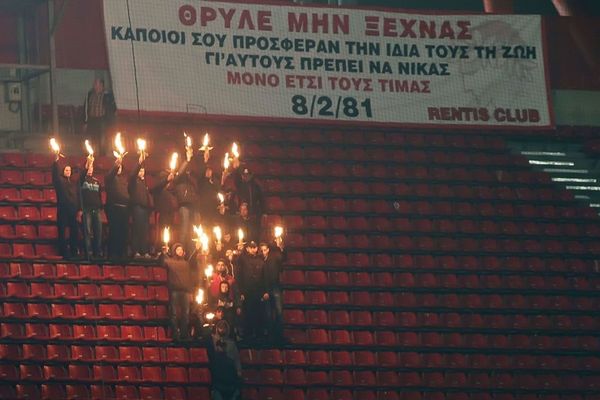 Ολυμπιακός: Το τελετουργικό για τα θύματα της Θύρας 7 (video)