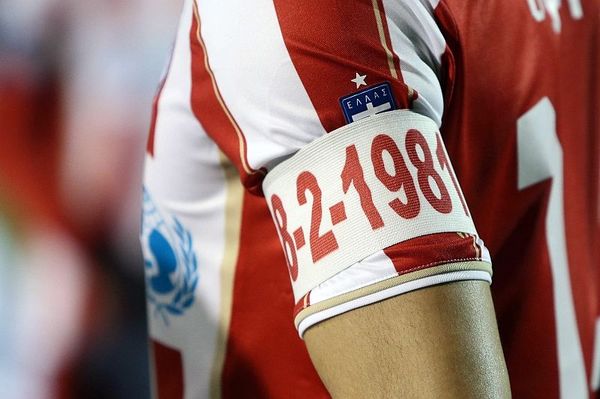Ολυμπιακός: Ομάδα και κόσμος τίμησαν τα θύματα της Θύρας 7 (photos)