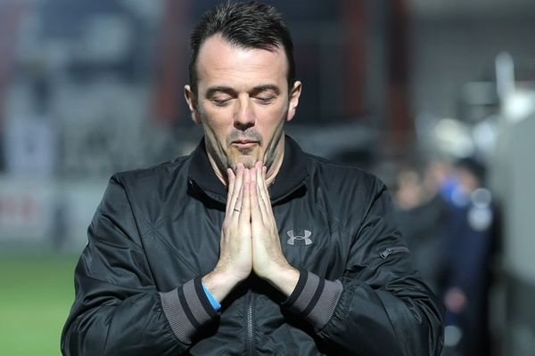 Super League: Στο… σκαμνί ο Κολτσίδας