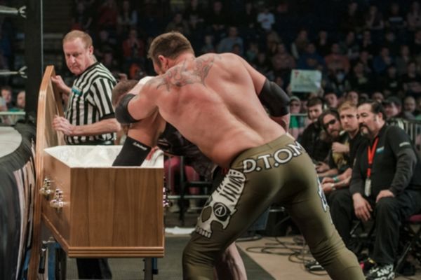 TNA Impact Wrestling: Θάψιμο του Bully (video+photos)