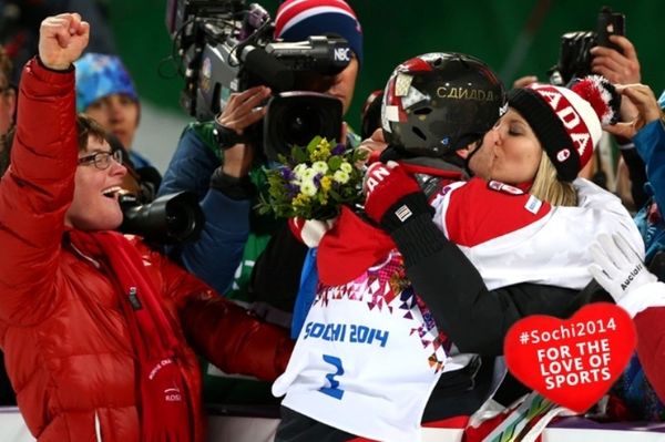 Χειμερινοί Ολυμπιακοί Αγώνες: Καυτά... ερωτικά φιλιά στο Σότσι! (photos+video)