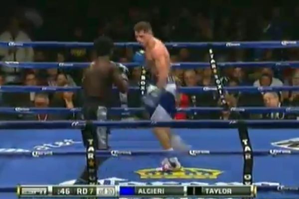 Μποξ: Συνεχίζει αήττητος ο Algieri (videos)