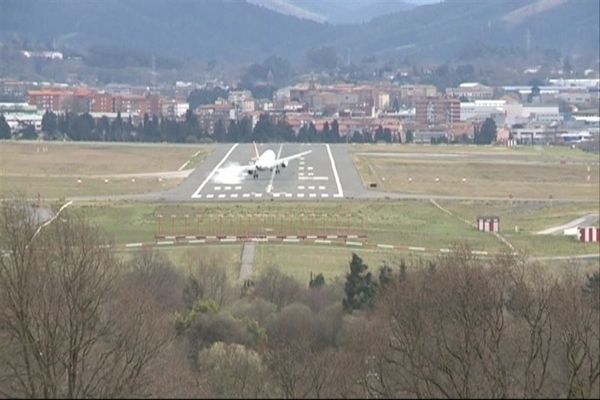 Λαμποράλ Κούτσα: Η τρομακτική προσγείωση του αεροπλάνου! (photos+videos)