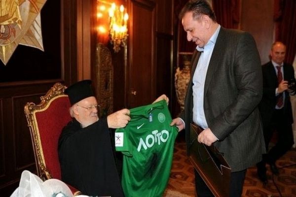 Πανθρακικός: Φανέλα και πρόσκληση στον Πατριάρχη!