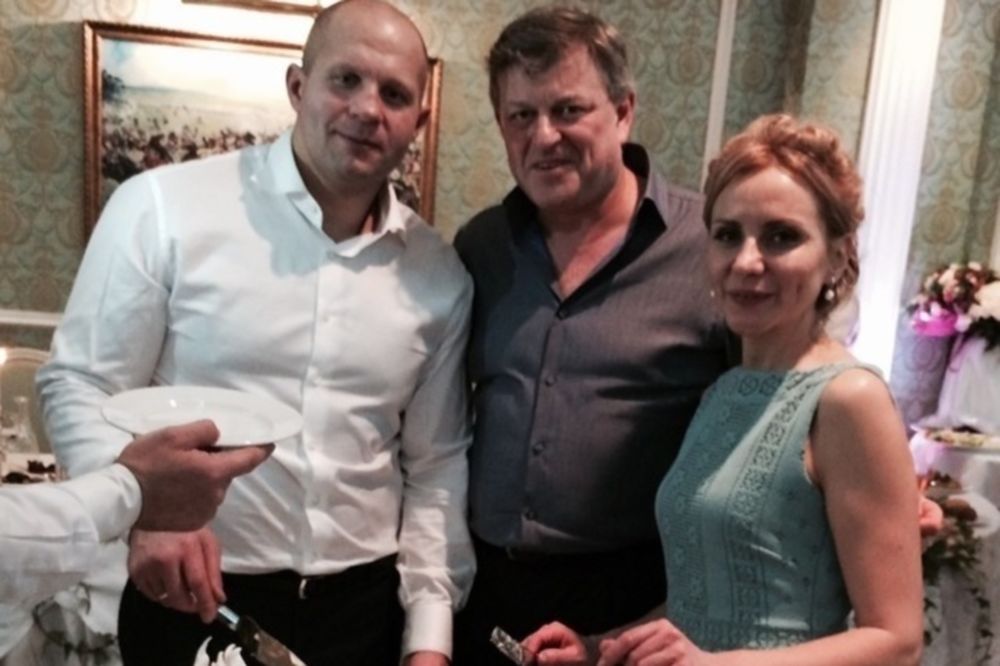MMA: Ξαναπαντρεύτηκε την πρώτη γυναίκα του ο Emelianenko (video)
