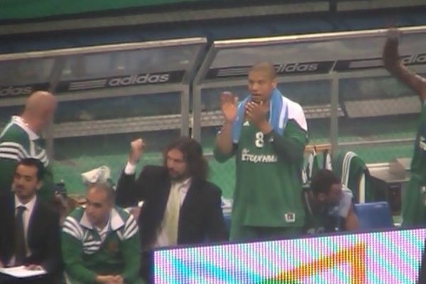 Onsports TV: Έτσι πανηγυρίζει ο Αλβέρτης (video)