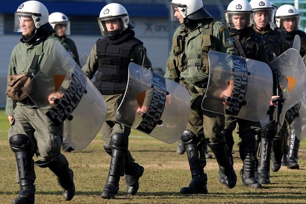 Ένταση στο ημίχρονο στο Καλλιθέα-Αχαρναϊκός