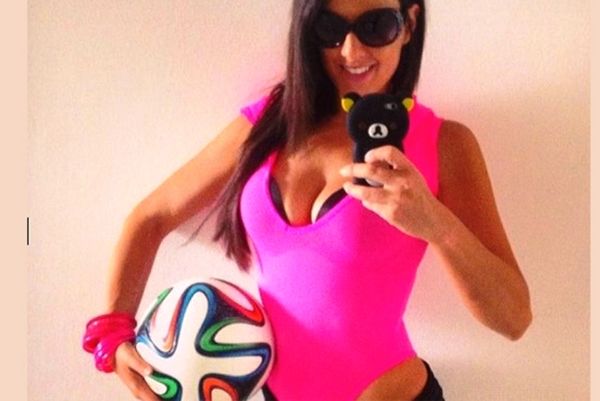 Δοκίμασε την Brazuca η Ρομάνι (photos+video)