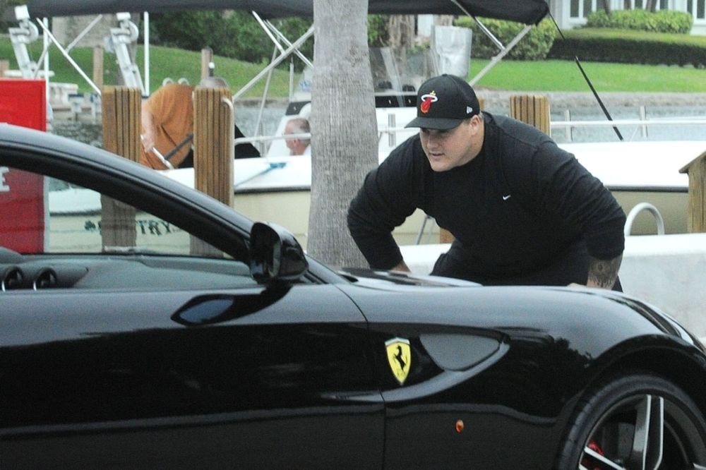 NFL: Διέλυσε τη Ferrari του ο Incognito