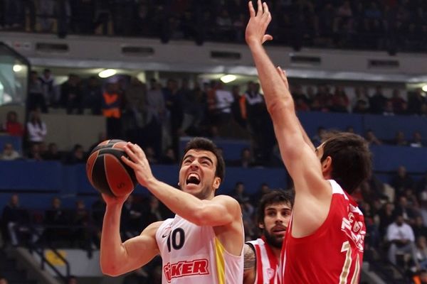 Φενέρμπαχτσε / Ούλκερ: Καλύτερη από τον Ολυμπιακό γιατί...