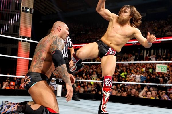 Raw SuperShow: «Ψήνεται» ο Daniel Bryan (videos)
