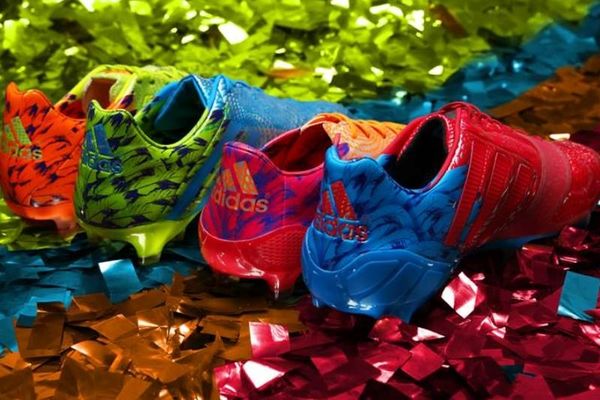 Adidas: Τα ποδοσφαιρικά παπούτσια για το καρναβάλι (photos)