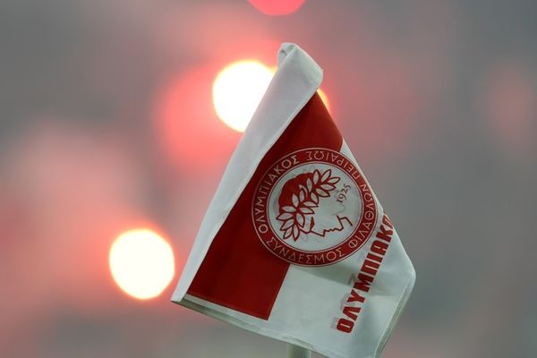 Ολυμπιακός: «Κανένας τραυματισμός από χάρτινο ποτήρι»