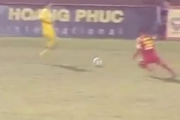 Βιετνάμ: Παίκτης τιμωρήθηκε με 28 αγωνιστικές για φρικτό μαρκάρισμα (video)