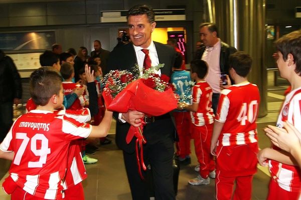 Ολυμπιακός: Θερμή υποδοχή στη Θεσσαλονίκη (photos+video)
