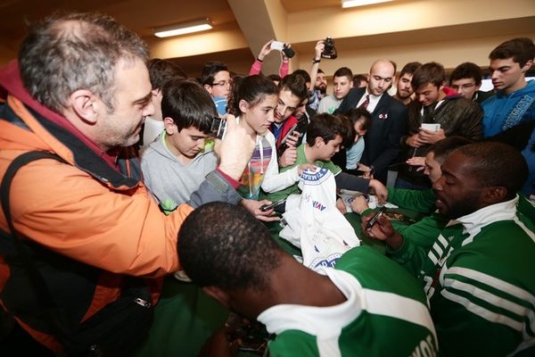 Onsports TV: Χαμός στο PAO SHOP (video+photos)