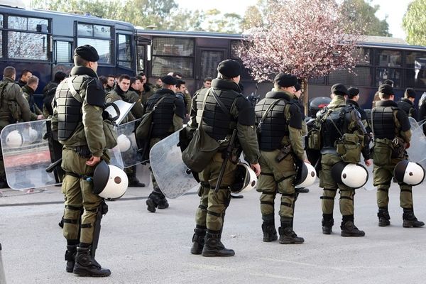 ΠΑΟΚ-Ολυμπιακός: Επεισόδια στην Τούμπα