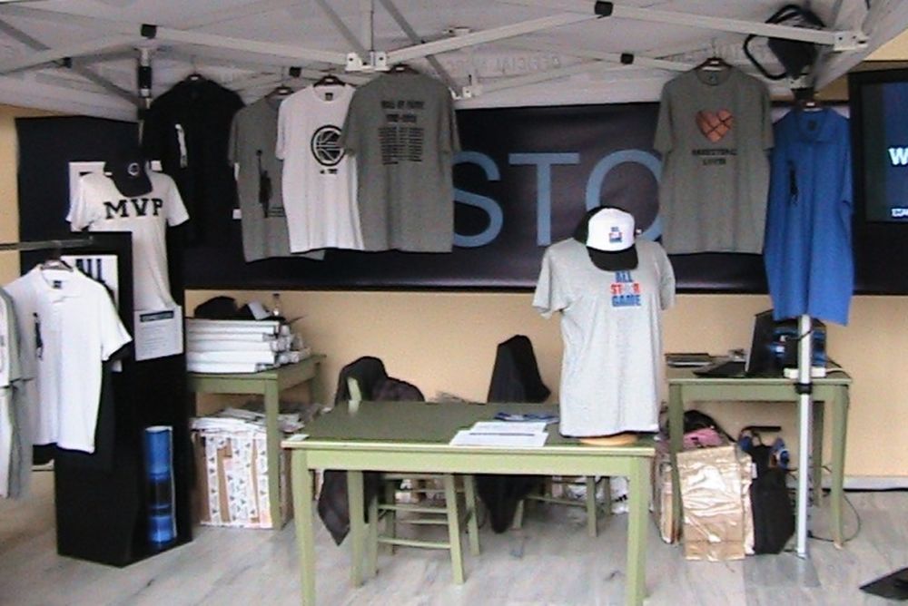 Onsports TV: Επίσκεψη «αστέρων» στο EΣΑΚΕStore (video+photos)