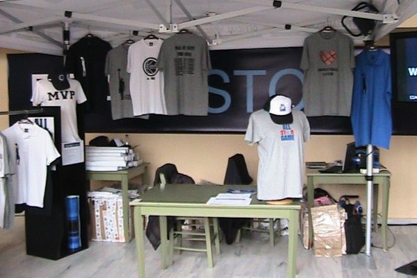 Onsports TV: Επίσκεψη «αστέρων» στο EΣΑΚΕStore (video+photos)