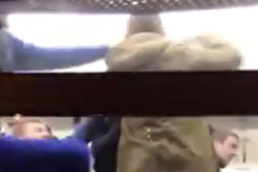 Ρωσία: Οπαδοί της ΤΣΣΚΑ και της Λοκομοτίβ πλακώθηκαν σε τρένο (video)